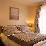 York City Centre, Recently Renovated 2 Bedroom Flat