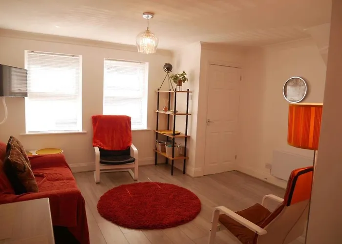 York City Centre, Recently Renovated 2 Bedroom Flat