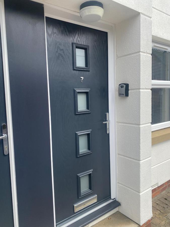 City Centre, Recently Renovated 2 Bedroom Flat Apartment *